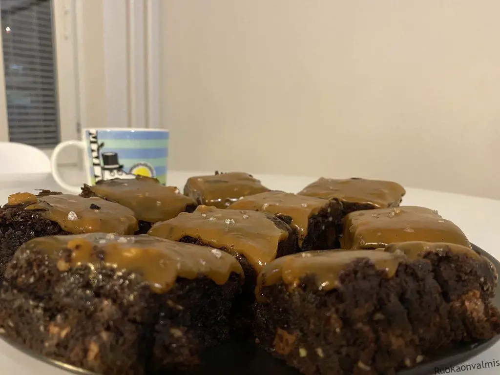 Salted caramel glaze 2 brownies 3