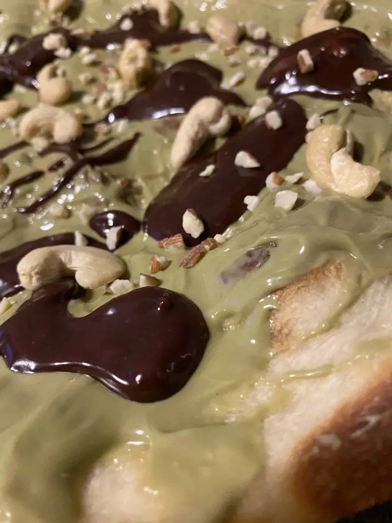 Pistachio cream and chocolate pizza 17 pistachiocream pizzainside
