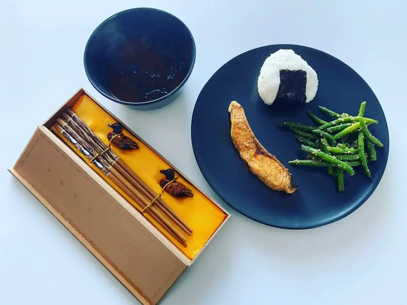 green beans with onigiri and teriyaki salmon