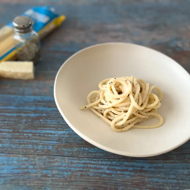 Bucatini cacio e pepe